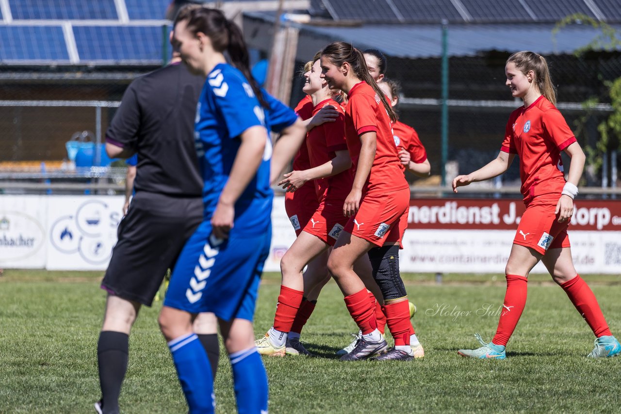 Bild 342 - F TSV Zarpen - Holstein Kiel II : Ergebnis: 2:6